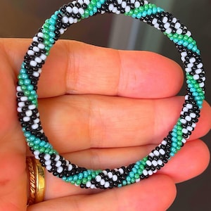 Bracelet de perles au crochet, motif fil de pêche flexible, bracelet de perles de rocaille tissées, corde en spirale confortable, bijoux en perles, spirale flexible unique