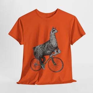 Camiseta gráfica divertida de llama en bicicleta: camiseta unisex peculiar