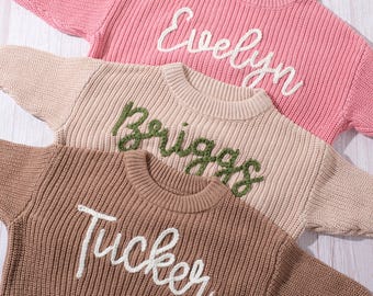 Gepersonaliseerde babytrui cadeau geborduurd met de naam van het kind, aangepaste trui-outfit pasgeborene of peuter