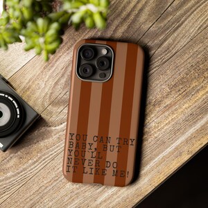 Esthetisch telefoonhoesje met quote: "Je kunt het proberen, schat, maar je zult het nooit zo goed doen als ik", trendy retro iPhone-hoesje, opvallend hoesje, cadeau voor haar