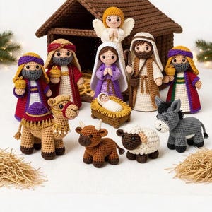 Peut inclure: Panneau en bois rustique avec l'inscription "Welcome to our home" en lettres blanches. Le panneau présente une finition vieillie et un design simple et accueillant, pour la décoration de la porte d'entrée.