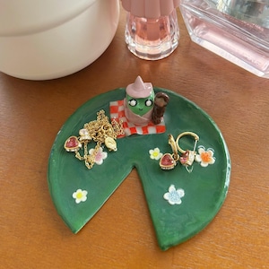 Forestkeeper Frog Trinket Dish, Whimsical Lotus Leaf Polymer Clay Miniature, Unique Jewelry Trays, Cottagecore, Witchcore Cute Presents