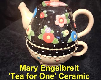 Zestaw do herbaty Mary Engelbreit dla jednej osoby: ceramiczny czajniczek i filiżanka w stylu vintage z motywem kwiatowym