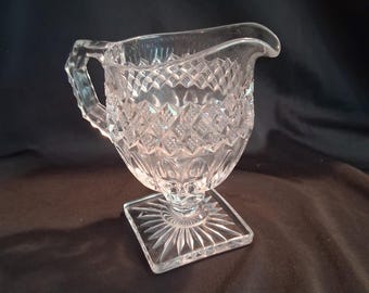 Jarra de crema de vidrio prensado vintage / Jarra de crema con base y diseño de rombos