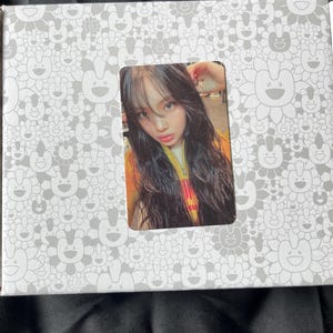 Offical Hyein Photocard
