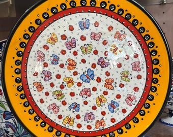 Handgefertigter Keramikteller mit Schmetterlingsmotiv (11 cm), türkische Wandschale aus Keramik, farbenfrohe, handbemalte Dekoschale, Boho-Deko-Geschenk