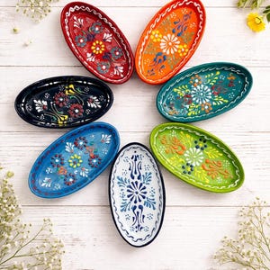 Handmålade ovala tallrikar i keramik, färgglada turkiska folkkonsttallrikar, handgjord keramikgåva, sås-, oliv- eller förrättsskålar, present