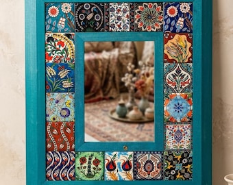 Türkischer Keramikfliesen-Spiegel, farbenfroher Mosaik-Wandspiegel, türkisfarbener Holzrahmen, handgefertigte türkische Wohndekoration, Boho-Wandkunst