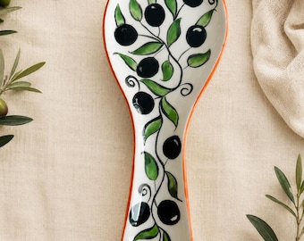 Handgefertigte Keramik Löffel Ablage mit Oliven Design | Mediterran Küche Dekor | Keramik Utensilienhalter | Olivenzweig Löffel Halter Geschenk