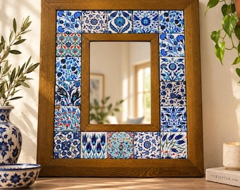 Türkischer Keramikfliesenspiegel, blau-weißer Mosaikspiegel, handgefertigte Wanddekoration, türkische Fliesenkunst, mediterrane Wohndekoration, 25 x 40 cm