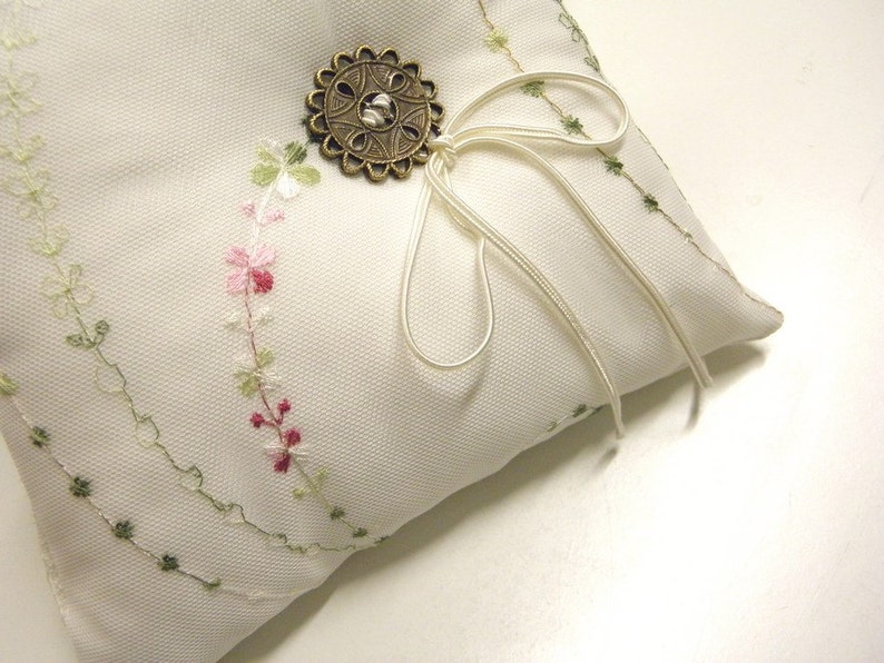 Download Modern wedding ring pillow exquisite white embroidered ...