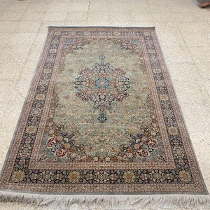 Kirman Design Rug – 212x137 cm, 7225 Knots, Merino Wool with Silk Highlights, 14 Colors – Handcrafted Luxury Carpet