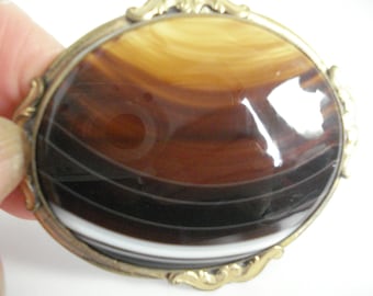 Vintage Brooch Late Victorian Banded Agate with a Gold Tone Frame