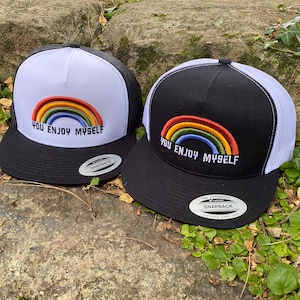 Gorra trucker retro arcoíris 3D You Enjoy Myself. YEM