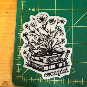 Escapist Book Lover handmade iron on patch. bild 6