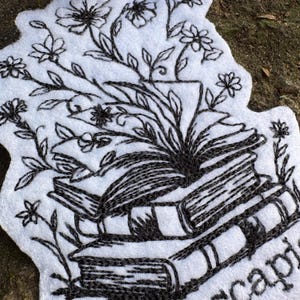 Escapist Book Lover handmade iron on patch. bild 3