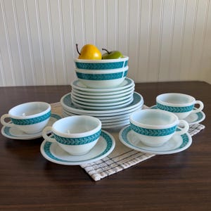 Vintage Pyrex Dinnerware Sets - Etsy