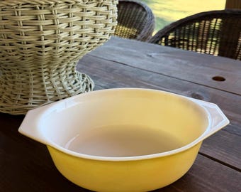 Vintage Pyrex 043 Yellow Casserole Dish 1.5 Qt White Interior Retro Glass Bakeware