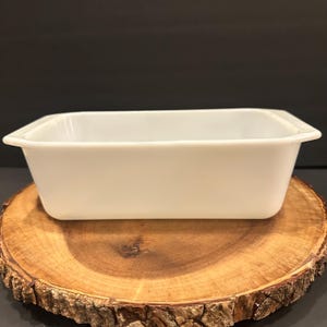 Vintage Pyrex White Milk Glass Loaf Pan – Classic Bakeware – 1.5 Quart