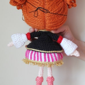 MODELLO: Simpatica bambola Amigurumi all'uncinetto Peggy Pirate Buchaneer immagine 2