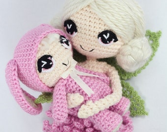 CONFEZIONE DA 2 MODELLI: bambole Amigurumi all'uncinetto Chrysanna e Lilanna Fairy