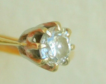 Bague de fiançailles vintage 18k Gold Solitaire 0.25k Diamond Set in Platinum Claw Mount