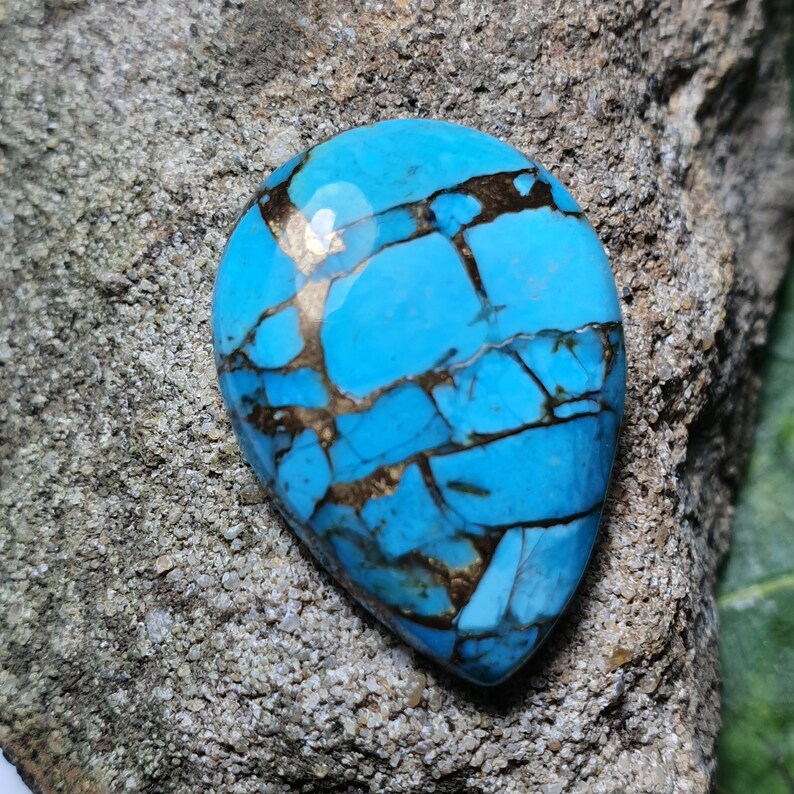 24mm Mojave Turquoise cabochon cushion 24 by 18 by 5mm 17ct