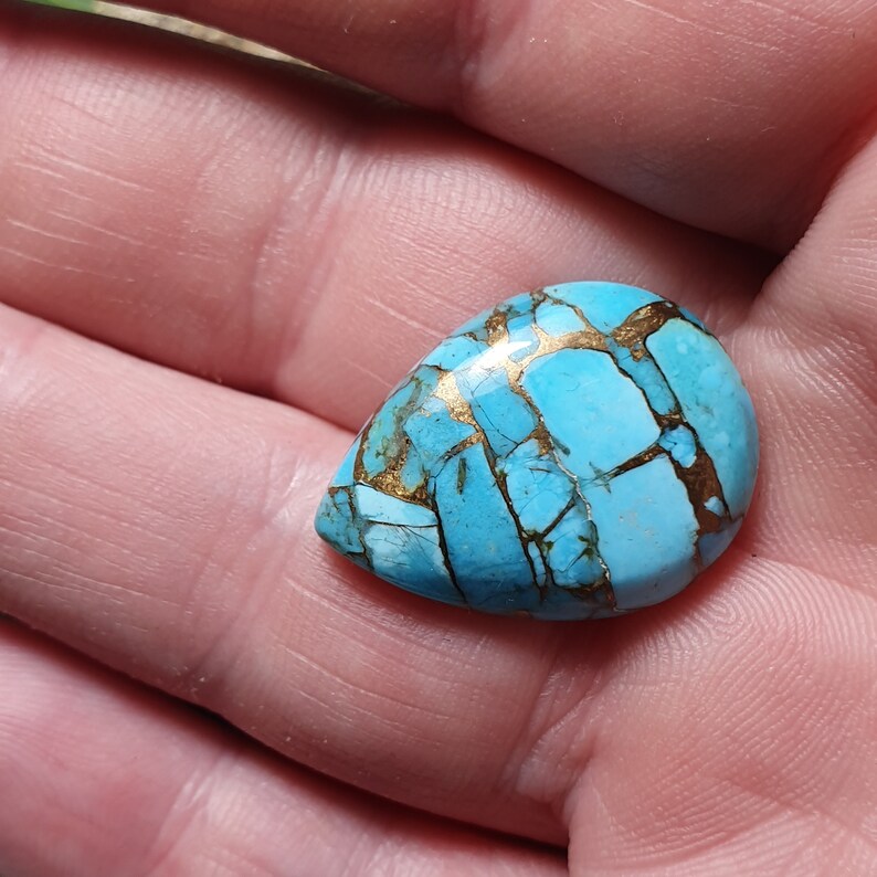24mm Mojave Turquoise cabochon cushion 24 by 18 by 5mm 17ct