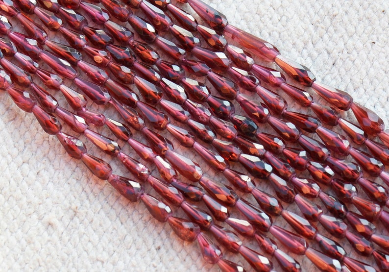 we suggest using 0.010in 0.25mm wire 14 7mm to 10mm Rhodolite Garnet drop shape faceted beads GARR03