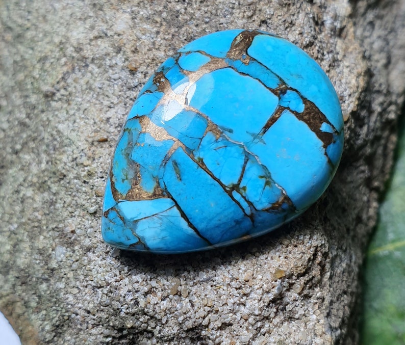 24mm Mojave Turquoise cabochon cushion 24 by 18 by 5mm 17ct