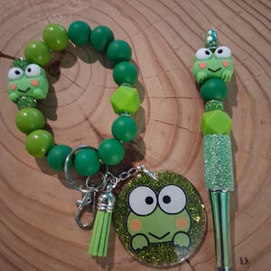 Handmade Green Frog themed Silicone Bead Bracelet Keychain & Pen Set