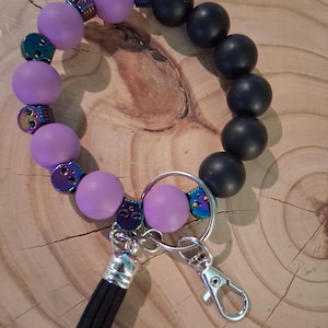 Skull metal bead Purple Black Goth silicone bead bracelet wristlet keychain Handmade