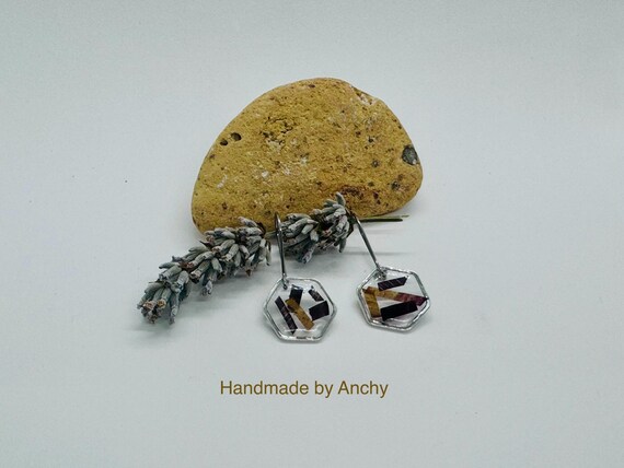 Geometric hexagon shape earrings with crystal clear resin and real flower petals*
