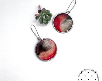 Stainless steel dangle earring in red and black color