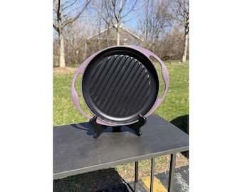 Sartén parrilla de hierro fundido esmaltado morado Le Creuset de 26 pulgadas