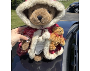 2003 Sasha & Nicholas Holiday Collectible Bears W/ Red Cape On Stand Plush