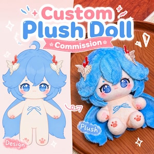 Puede incluir: Una muñeca de peluche personalizada que representa un personaje de piel clara con cabello azul brillante, ojos grandes azules y accesorios para el cabello de coral rojo. La muñeca tiene un lazo azul en el pecho y huellas de patas.