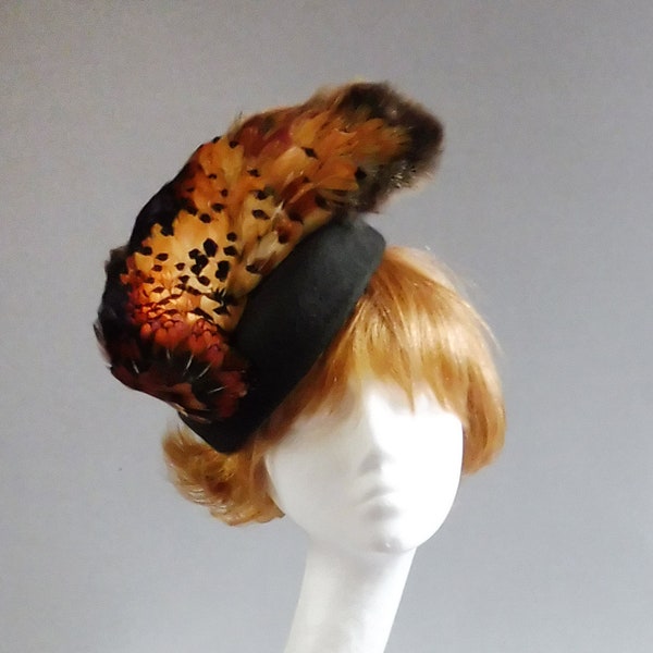 Braun felt percher hat with two parts of real wings of pheasant on comb