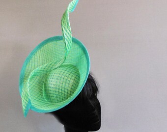 Dutch design aqua with gras green percer hat with swirl on comb