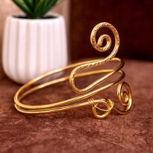 Gold Spiral Arm Cuff Bracelet – Handmade Adjustable Upper Arm Band, Boho Festival Jewelry, Unique Gold Wire Cuff Gift for Her