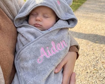 Serviette à capuche personnalisée pour nouveau-né, écharpe d'animal brodée avec nom personnalisé, indispensable pour la liste de naissance, doux absorbant indispensable pour la chambre de bébé