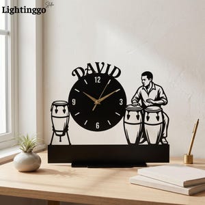 Personalisierte Conga Drummer Metall Tischuhr, Percussion Schreibtisch Dekor, Musiker Büro Geschenk, Geschenk für Drummer