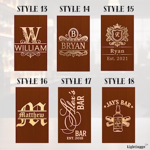 Op de afbeelding: Zes houten platen met gepersonaliseerde ontwerpen. Elke plaat toont een andere stijl, waaronder namen als William, Bryan, Ryan en Matthew, samen met ontwerpen met een barthema. De platen zijn bruin met gouden letters.