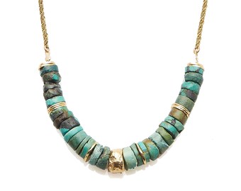 Bib Türkis lange Halskette mit 18K vergoldeten Perlen. Rohtürkis Anhänger, Naturmaterial, afrikanischer Schmuck, Tribal Halskette, Junam