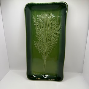 ケイ・ウェイン グリーンセラミック長方形サービングトレイ ウィートボタニカルプラッター