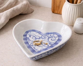 Oneida Blue Heather Porcelain Heart Shaped Bowl Blue White Plaid Scroll 1998