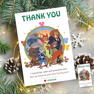 Puede incluir: Una tarjeta de agradecimiento blanca con personajes de Zootopia, con el texto "THANK YOU" en verde. La tarjeta incluye el mensaje "Me encant&oacute; el pastel y los regalos tambi&eacute;n, &iexcl;Pero mi parte favorita fue verte!" y el nombre "JORDAN".