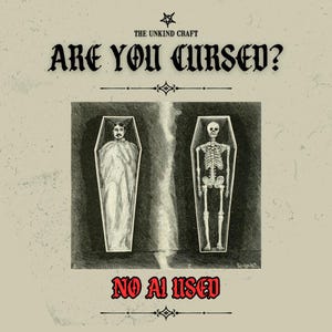 Peut inclure: Illustration de style vintage avec le texte "ARE YOU CURSED ?" au-dessus de deux illustrations d'une personne et d'un squelette dans des cercueils. Le texte "NO AI USED" est en dessous, avec une étoile et un pentagramme en haut.