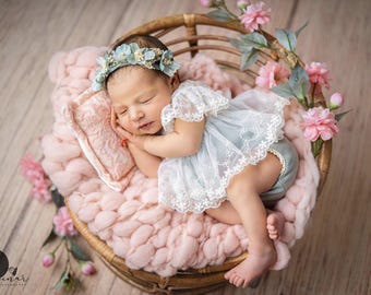 Pink Chunky Knit Newborn Photography Layer – Soft Wool Baby Prop