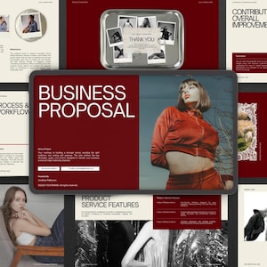 Könnte beinhalten: Eine digitale Geschäftsvorschlag-Vorlage in Dunkelrot und Weiß mit dem Text "BUSINESS PROPOSAL" neben einem Foto einer Person in einem roten Velours-Trainingsanzug, umgeben von verschiedenen Layout-Seiten und Fotocollagen für Präsentationen.